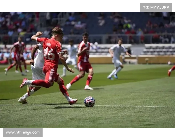 杰克逊兜射打偏引迪亚斯不满，拜仁替补席互动显团队紧张