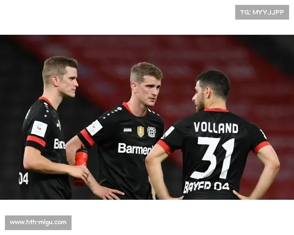 勒沃库森vs奥林匹亚科斯因球迷投掷物品中断5分钟