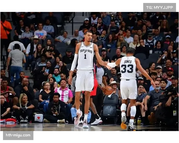 马刺139-120击败独行侠,文班亚马34分东契奇33分